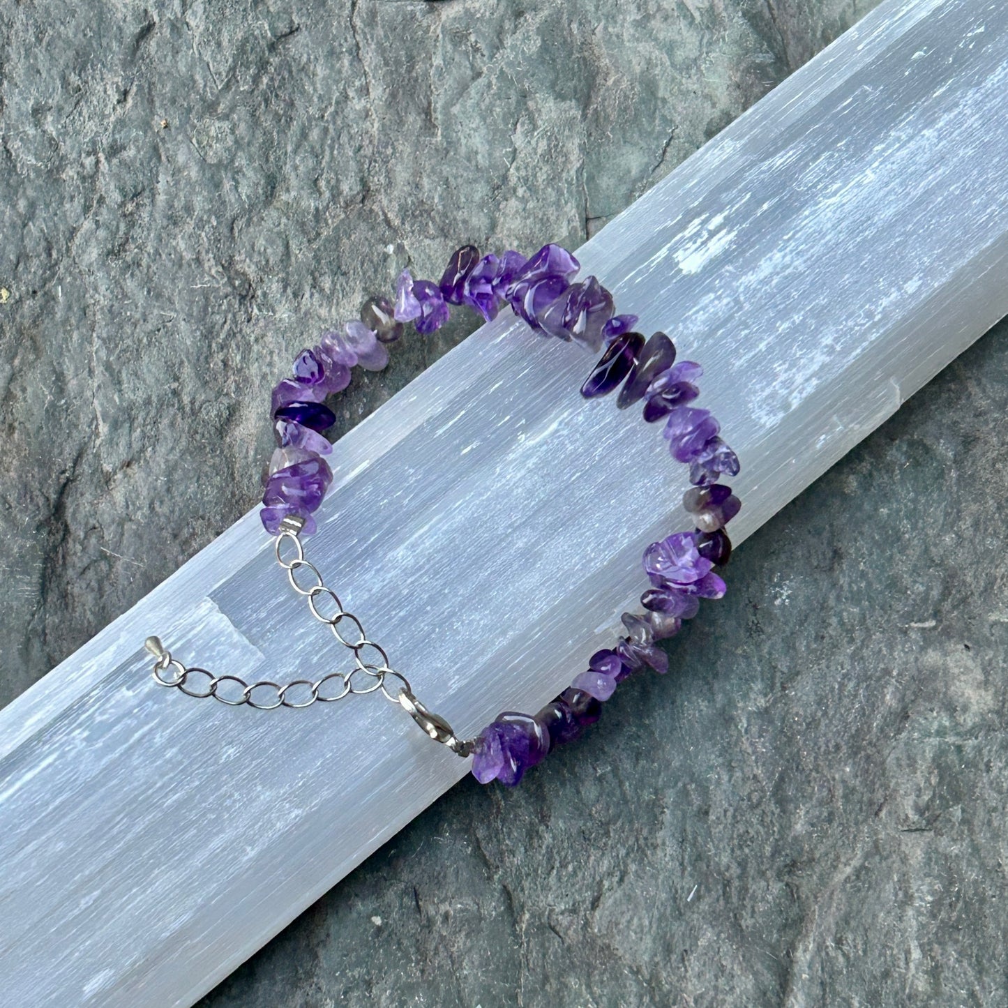 Amethyst Chips Bracelet with a Clasp (sizable)