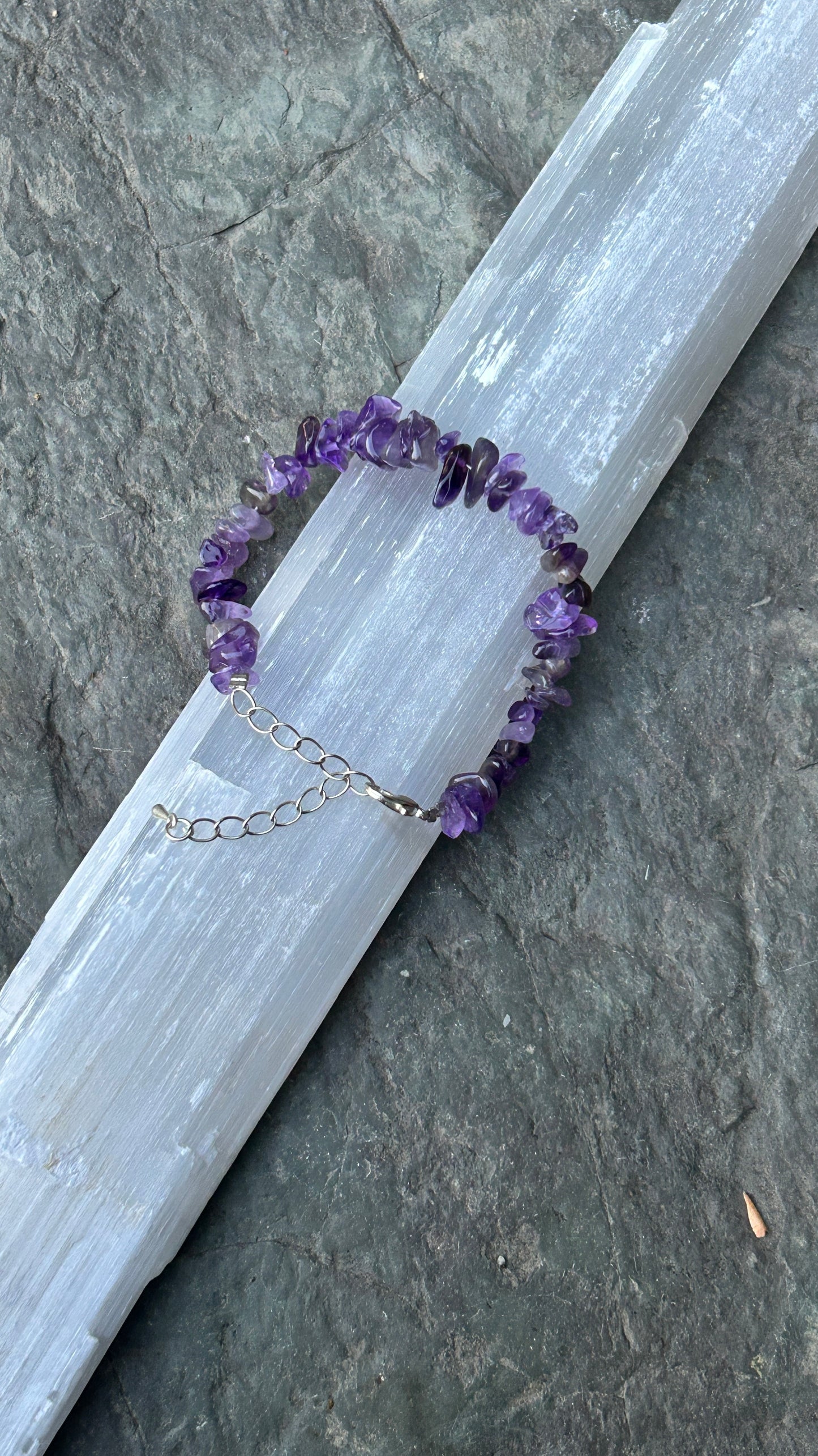 Amethyst Chips Bracelet with a Clasp (sizable)